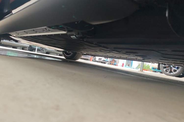 Used Hima AITO M9 2025 Model Range-Extended Ultra Edition 52kWh 6-seater (896-line LiDAR) Left Side Sill