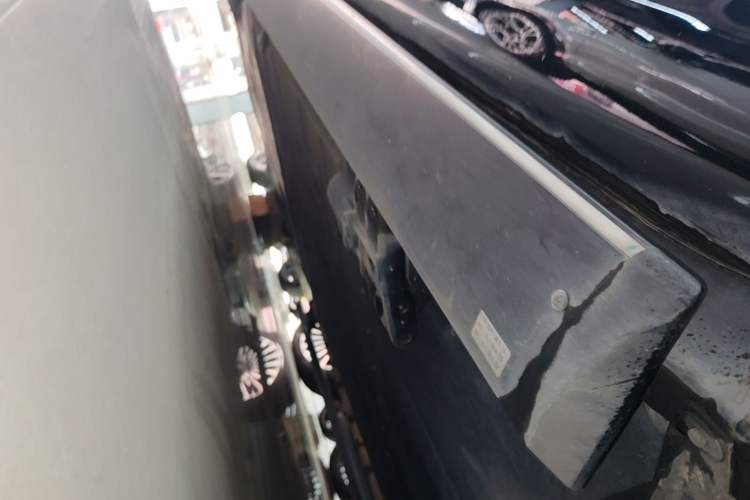 Used Hima AITO M9 2025 Extended-Range Ultra Version 52 kWh 6-Seater Left Side Sill