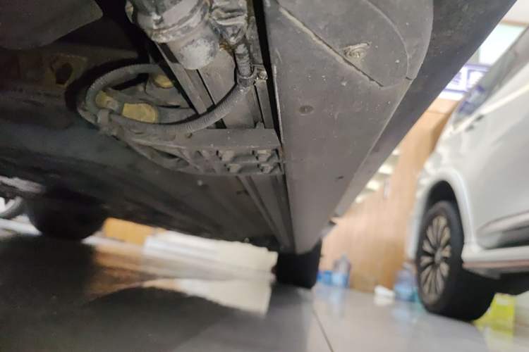 Used Hima AITO M9 2025 Extended-Range Ultra Version 52 kWh 6-Seater Left Side Sill