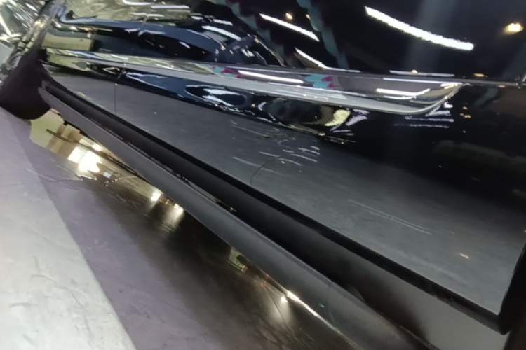 Used Hima AITO M9 2025 Extended-Range Ultra Version 52 kWh 6-Seater Left Side Sill