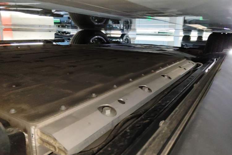 Used Hima AITO M9 2025 Extended-Range Ultra Version 52 kWh 6-Seater Left Side Sill