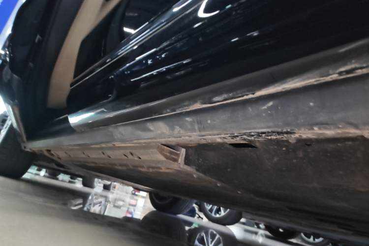 Used Hima AITO M9 2025 Extended-Range Ultra Version 52 kWh 6-Seater Left Side Sill