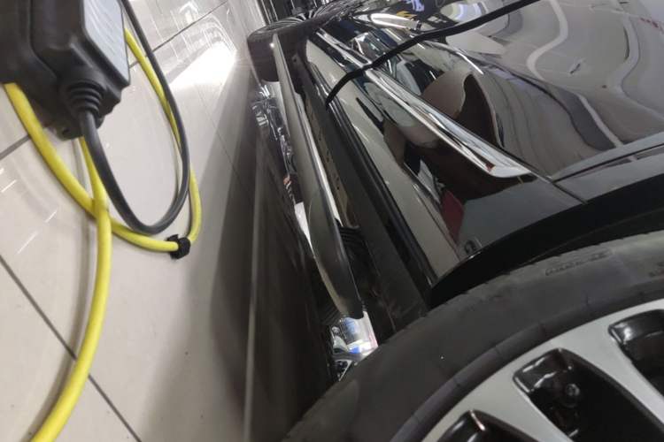 Used Hima AITO M9 2025 Extended-Range Ultra Version 52 kWh 6-Seater Left Side Sill
