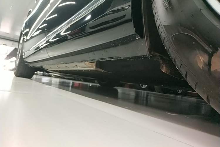 Used Hima AITO M9 2025 Extended-Range Max Version 52 kWh 5-Seater Edition Left Side Sill