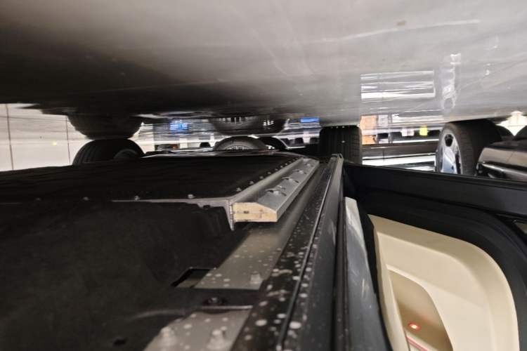 Used Hima AITO M9 2025 Extended-Range Ultra Version 52 kWh 5-Seater Edition Left Side Sill