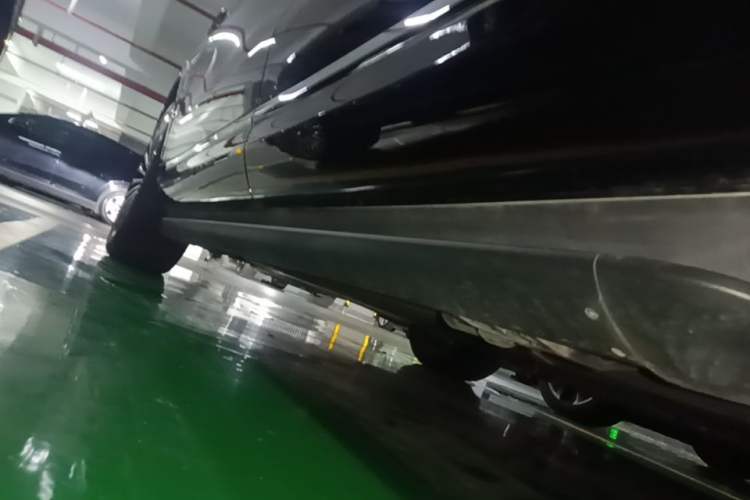 Used Hima AITO M9 2025 Extended-Range Ultra Version 52 kWh 6-Seater Left Side Sill