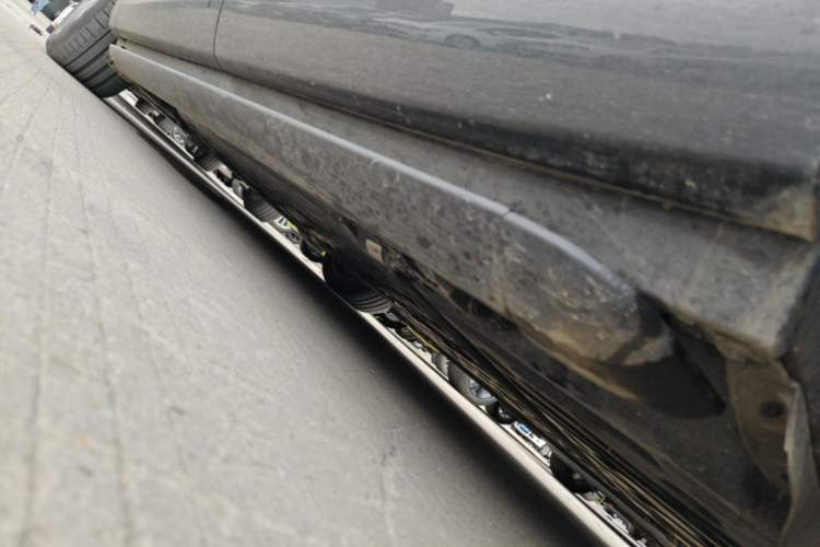 Used Hima AITO M9 2025 Extended-Range Max Version 52 kWh 6-Seater Edition Left Side Sill