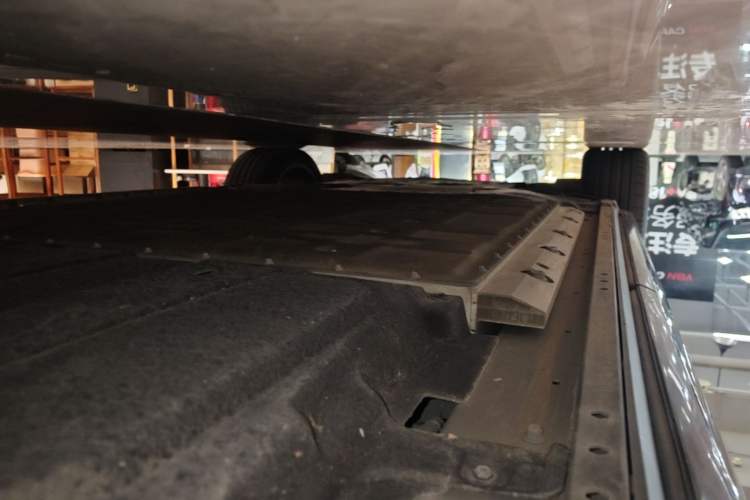 Used Hima AITO M9 2025 Extended-Range Max Version 52 kWh 6-Seater Edition Left Side Sill