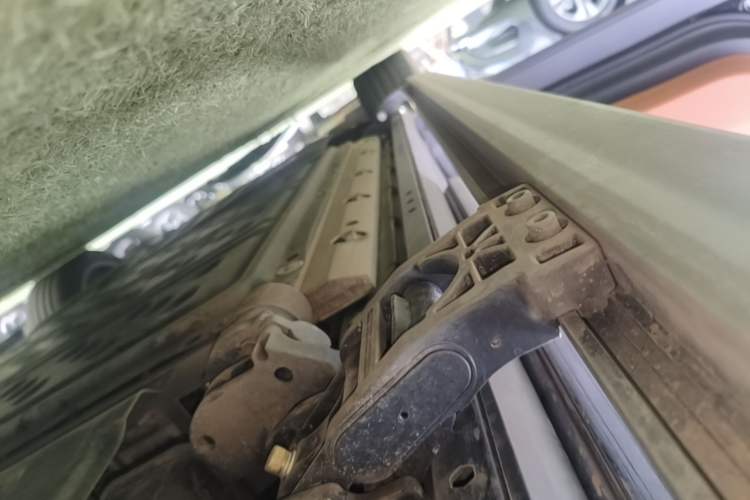 Used Hima AITO M9 2025 Extended-Range Max Version 52 kWh 6-Seater Edition Left Side Sill
