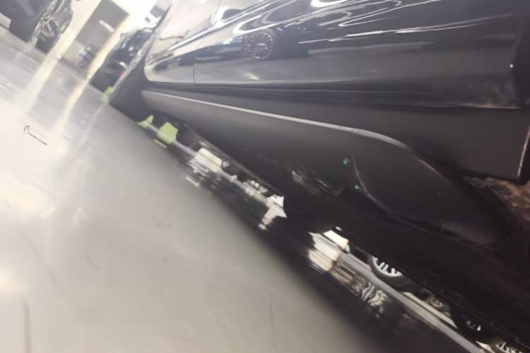 Used Hima AITO M9 2025 Extended-Range Ultra Version 52 kWh 5-Seater Edition Left Side Sill
