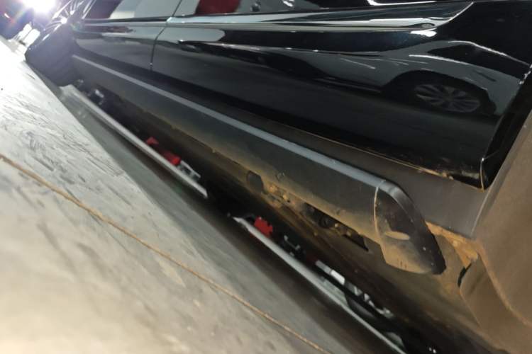 Used Hima AITO M9 2025 Extended-Range Ultra Version 52 kWh 6-Seater Left Side Sill