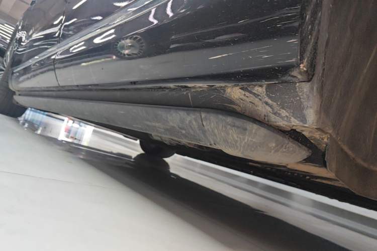 Used Hima AITO M9 2025 Extended-Range Ultra Version 52 kWh 6-Seater Left Side Sill