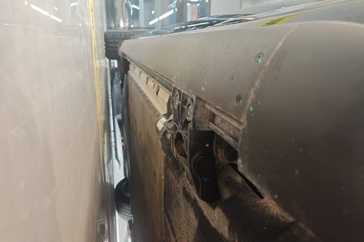 Used Hima AITO M9 2025 Extended-Range Ultra Version 52 kWh 6-Seater Left Side Sill