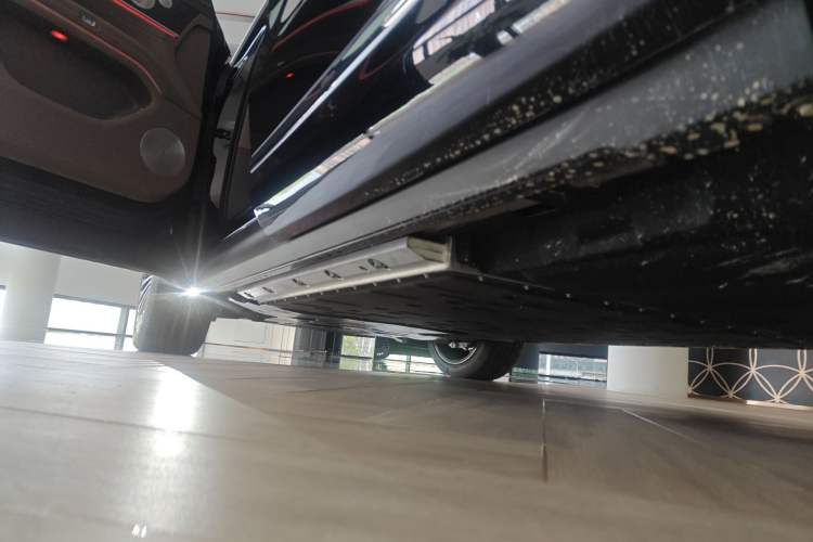 Used Hima AITO M9 2025 Extended-Range Ultra Version 52 kWh 6-Seater Left Side Sill