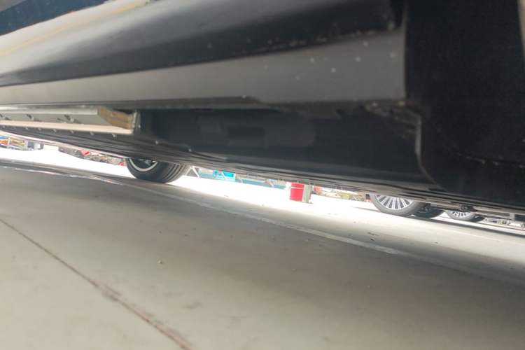 Used Hima AITO M9 2025 Model Range-Extended Ultra Edition 52kWh 6-seater (896-line LiDAR) Left Side Sill