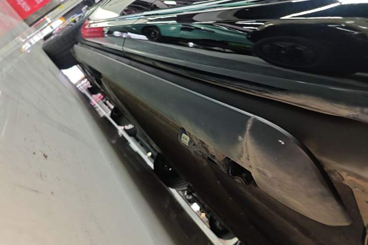 Used Hima AITO M9 2025 Extended-Range Ultra Version 52 kWh 6-Seater Left Side Sill