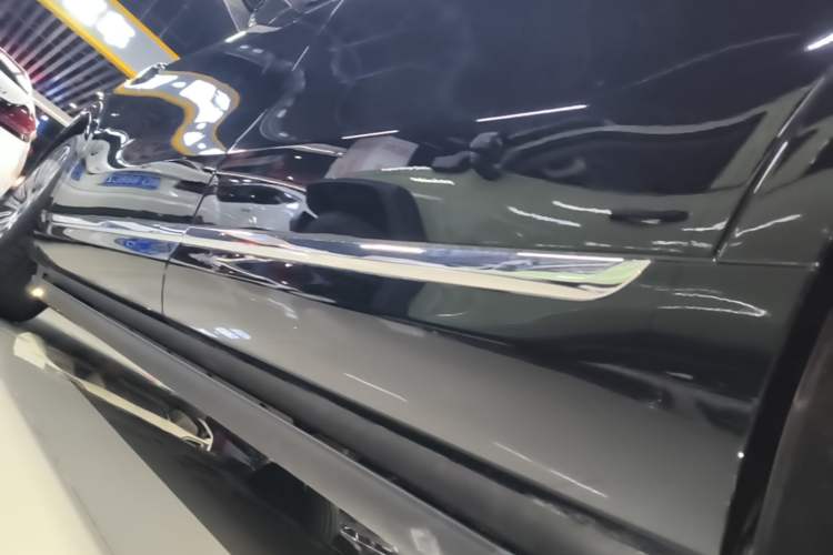 Used Hima AITO M9 2025 Extended-Range Ultra Version 52 kWh 6-Seater Left Side Sill