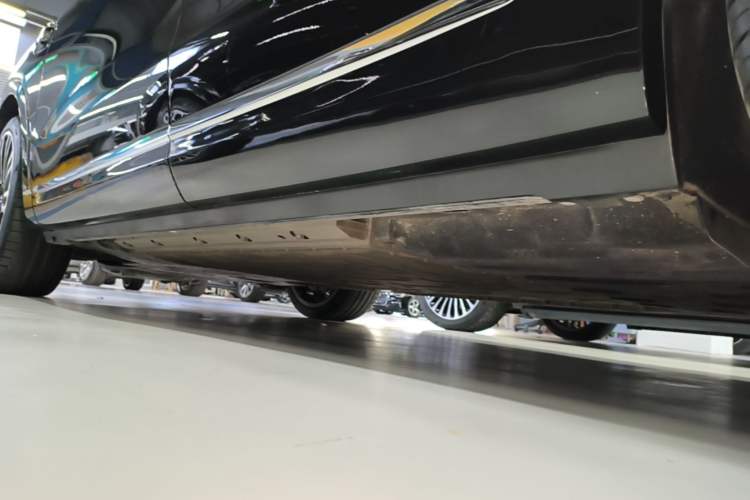Used Hima AITO M9 2025 Extended-Range Ultra Version 52 kWh 6-Seater Left Side Sill