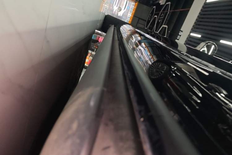 Used Hima AITO M9 2025 Extended-Range Ultra Version 52 kWh 6-Seater Left Side Sill