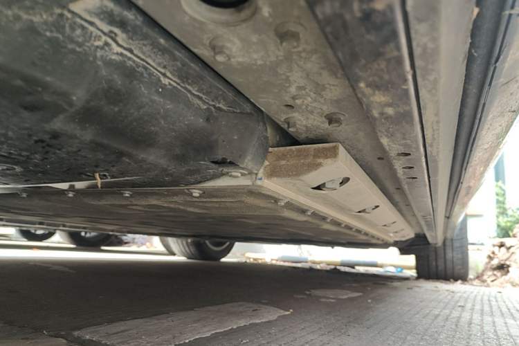Used Hima AITO M9 2025 Extended-Range Ultra Version 52 kWh 6-Seater Left Side Sill