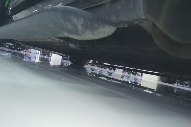Used Hima AITO M9 2025 Extended-Range Ultra Version 52 kWh 5-Seater Edition Left Side Sill