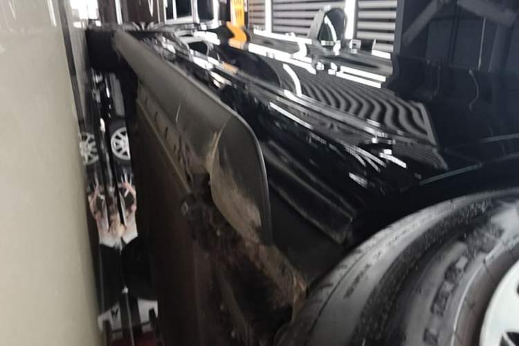 Used Hima AITO M9 2025 Extended-Range Ultra Version 52 kWh 6-Seater Left Side Sill