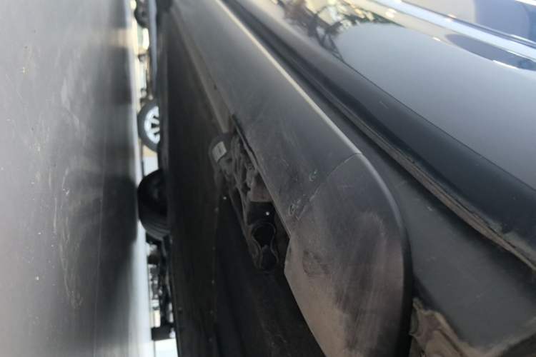 Used Hima AITO M9 2025 Extended-Range Ultra Version 52 kWh 6-Seater Left Side Sill