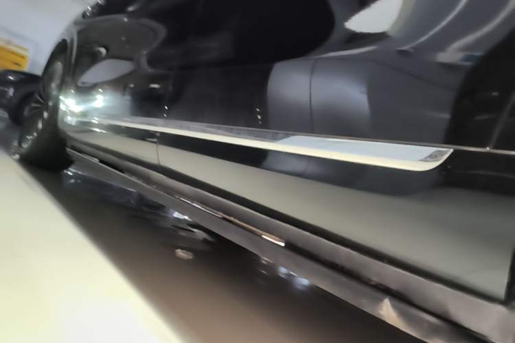 Used Hima AITO M9 2025 Extended-Range Ultra Version 52 kWh 6-Seater Left Side Sill