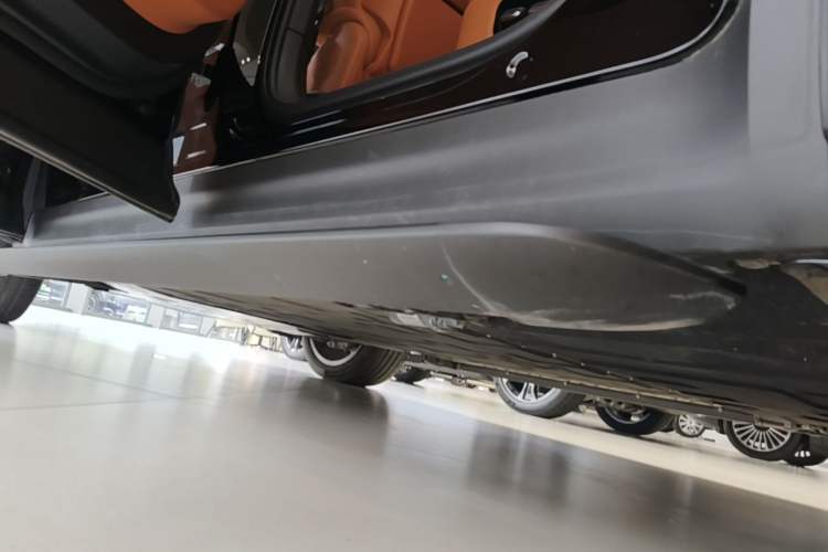 Used Hima AITO M9 2025 Extended-Range Ultra Version 52 kWh 6-Seater Left Side Sill