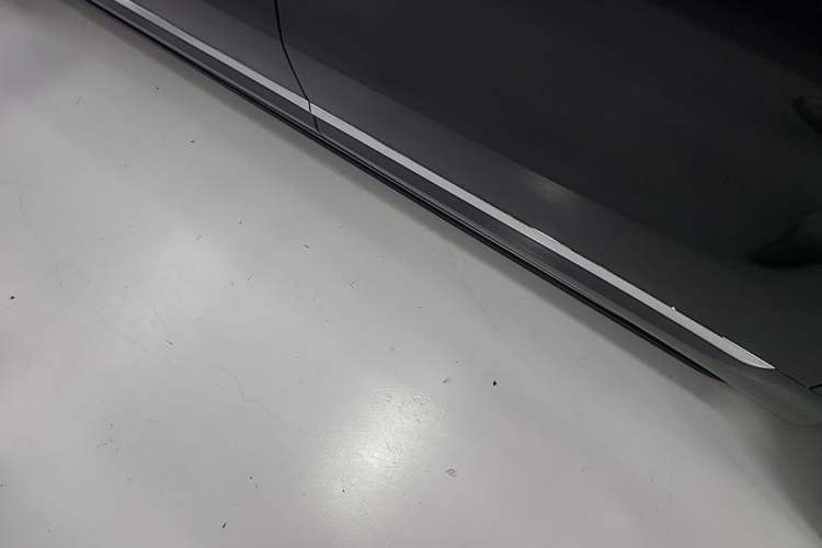 Used Hima AITO M9 2025 Extended-Range Ultra Version 52 kWh 6-Seater Left Side Sill