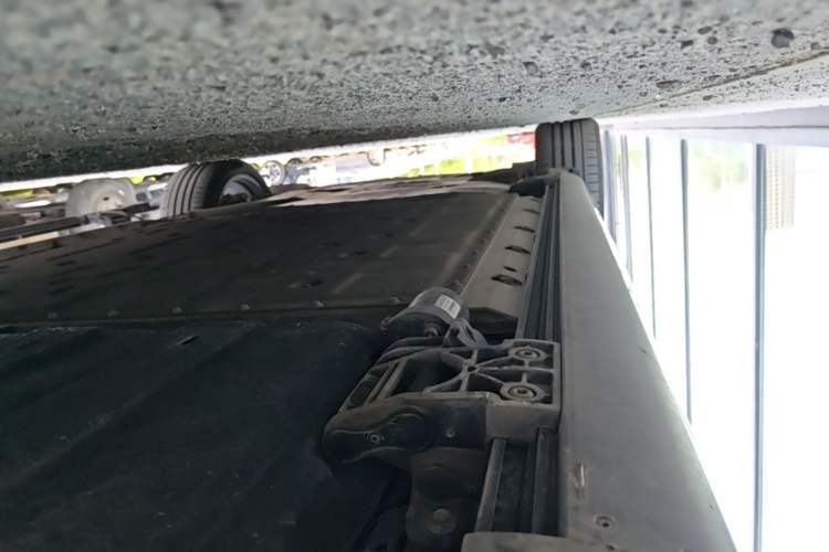 Used Hima AITO M9 2025 Extended-Range Ultra Version 52 kWh 6-Seater Left Side Sill