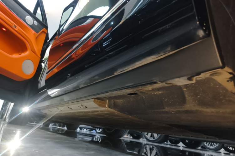 Used Hima AITO M9 2025 Extended-Range Ultra Version 52 kWh 5-Seater Edition Left Side Sill