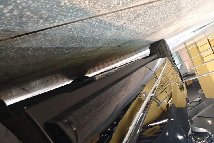 Used Hima AITO M9 2025 Extended-Range Ultra Version 52 kWh 6-Seater Left Side Sill