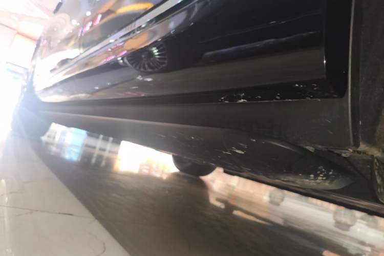 Used Hima AITO M9 2025 Extended-Range Max Version 52 kWh 5-Seater Edition Left Side Sill