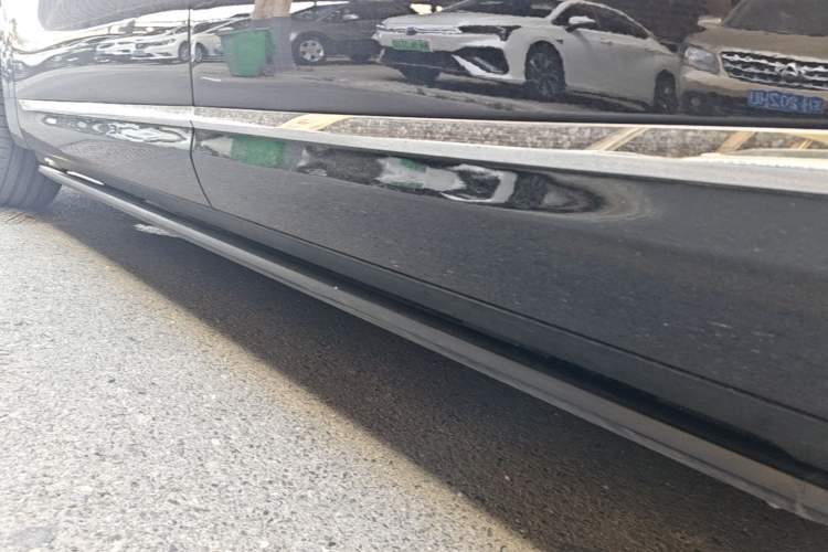 Used Hima AITO M9 2025 Extended-Range Ultra Version 52 kWh 6-Seater Left Side Sill