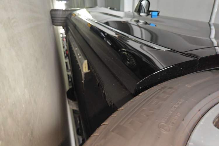 Used Hima AITO M9 2025 Extended-Range Ultra Version 52 kWh 6-Seater Left Side Sill