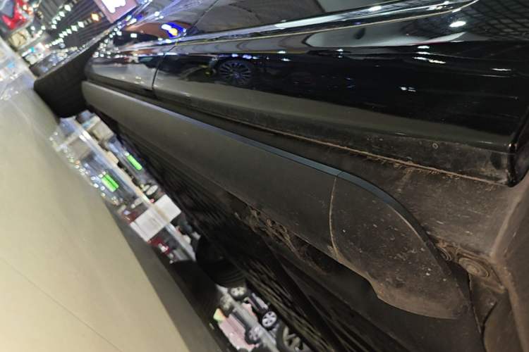 Used Hima AITO M9 2025 Extended-Range Ultra Version 52 kWh 6-Seater Left Side Sill