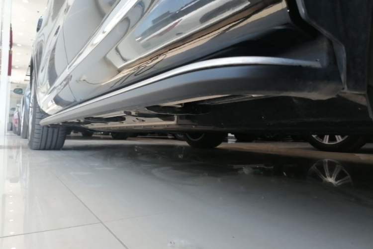 Used Hima AITO M9 2025 Extended-Range Max Version 52 kWh 5-Seater Edition Left Side Sill
