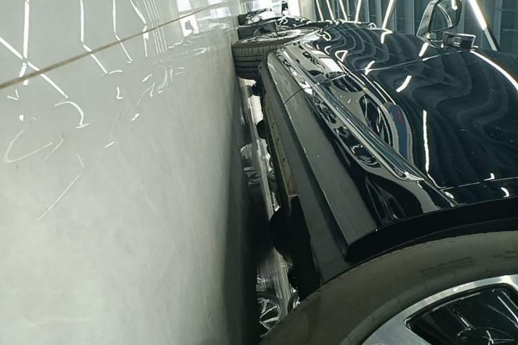 Used Hima AITO M9 2025 Extended-Range Max Version 52 kWh 6-Seater Edition Left Side Sill