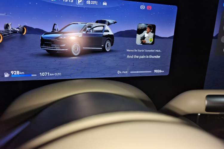 Used Hima AITO M9 2025 Extended-Range Ultra Version 52 kWh 5-Seater Edition Odometer Close Up