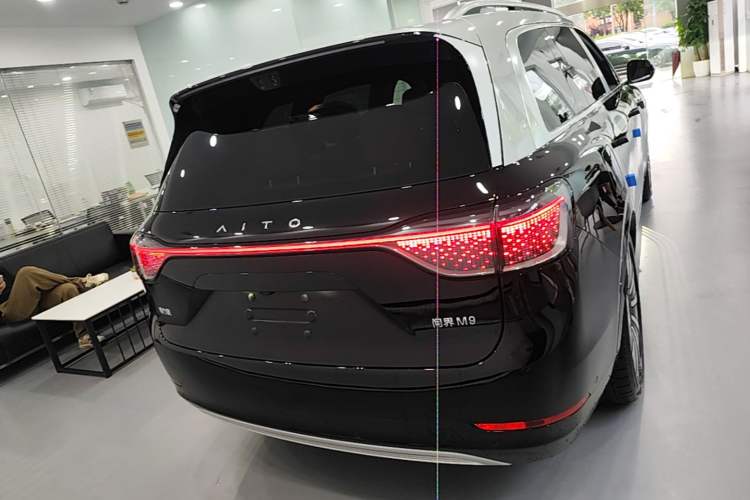 Used Hima AITO M9 2025 Extended-Range Max Version 52 kWh 6-Seater Edition Rear
