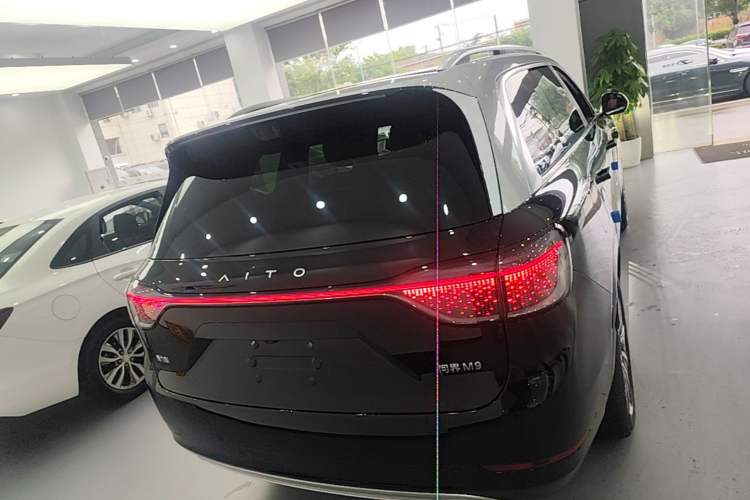 Used Hima AITO M9 2025 Extended-Range Max Version 52 kWh 6-Seater Edition Rear