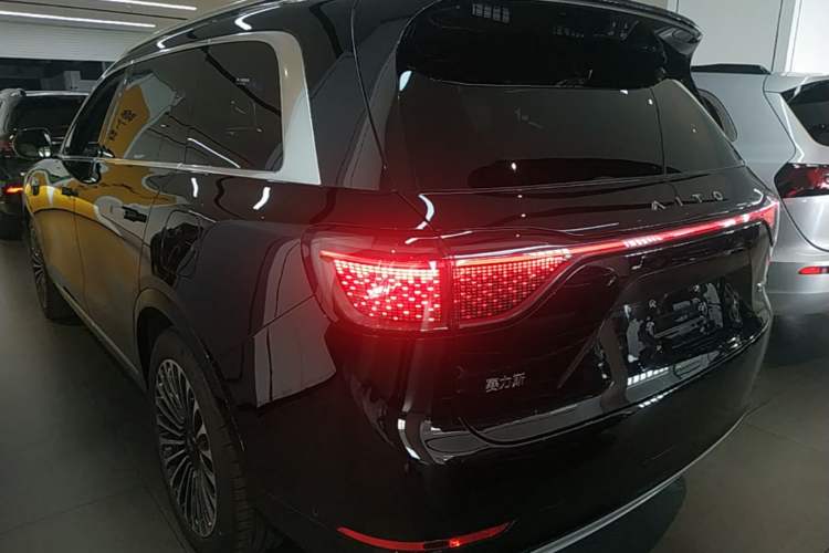 Used Hima AITO M9 2025 Extended-Range Ultra Version 52 kWh 5-Seater Edition Rear Left 45 Deg