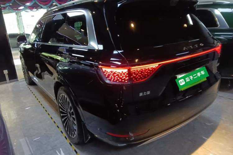 Used Hima AITO M9 2025 Extended-Range Ultra Version 52 kWh 6-Seater Rear Left 45 Deg