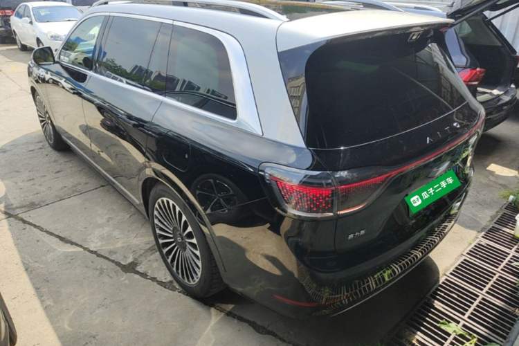 Used Hima AITO M9 2025 Extended-Range Ultra Version 52 kWh 6-Seater Rear Left 45 Deg