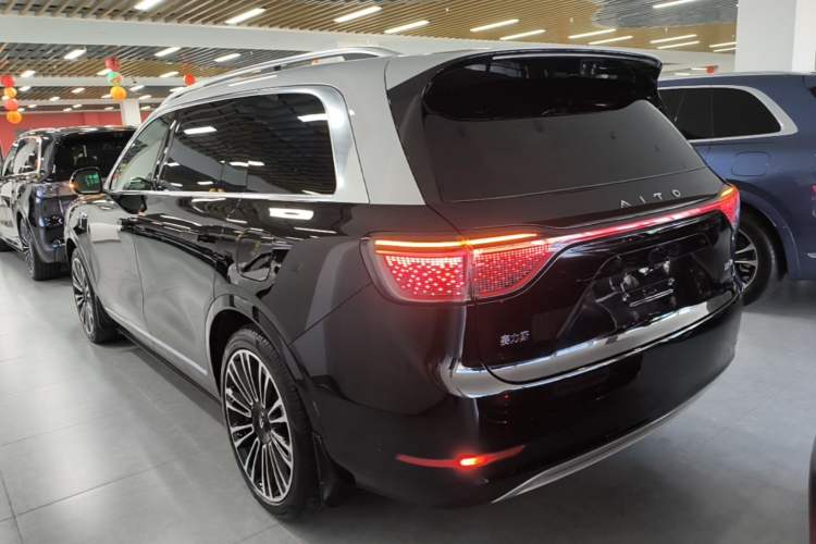 Used Hima AITO M9 2025 Extended-Range Ultra Version 52 kWh 5-Seater Edition Rear Left 45 Deg