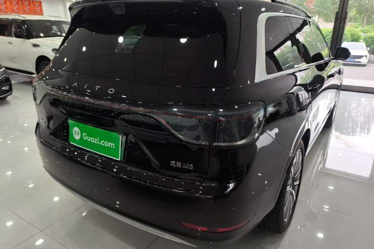 Used Hima AITO M9 2025 Extended-Range Ultra Version 52 kWh 6-Seater Rear Right 45 Deg