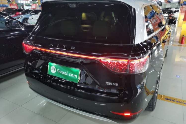 Used Hima AITO M9 2025 Extended-Range Ultra Version 52 kWh 6-Seater Rear Right 45 Deg