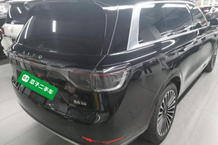 Used Hima AITO M9 2025 Extended-Range Ultra Version 52 kWh 5-Seater Edition Rear Right 45 Deg