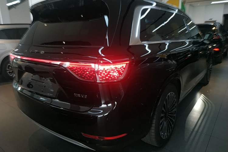 Used Hima AITO M9 2025 Extended-Range Ultra Version 52 kWh 5-Seater Edition Rear Right 45 Deg